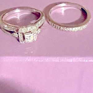 Beautiful Michael Hill 10k white gold .60 tw diamond bridal set